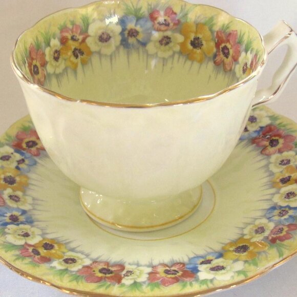 Aynsley Tea Cup and Saucer Soft Buttery Yellow Ring of Flowers Crocus Shape D111 - Picture 1 of 9